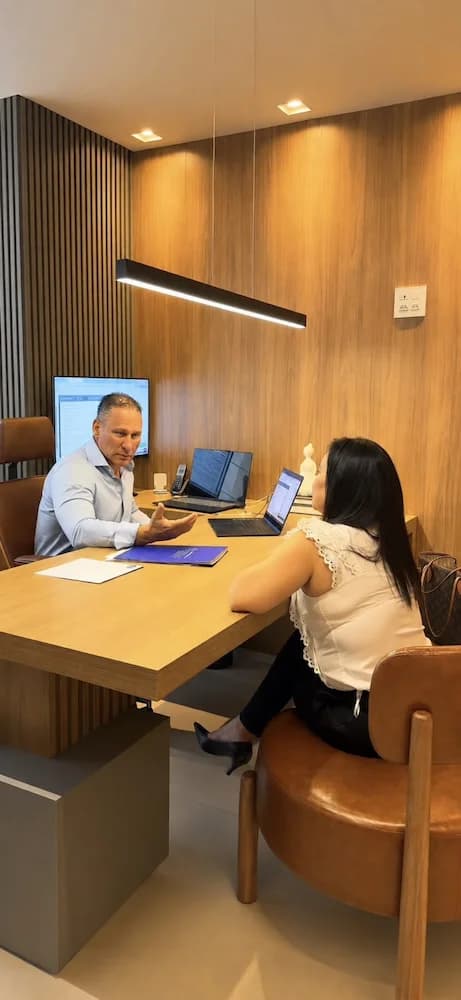 Consulta médica de avaliação individual com o Dr. Cláudio Almada